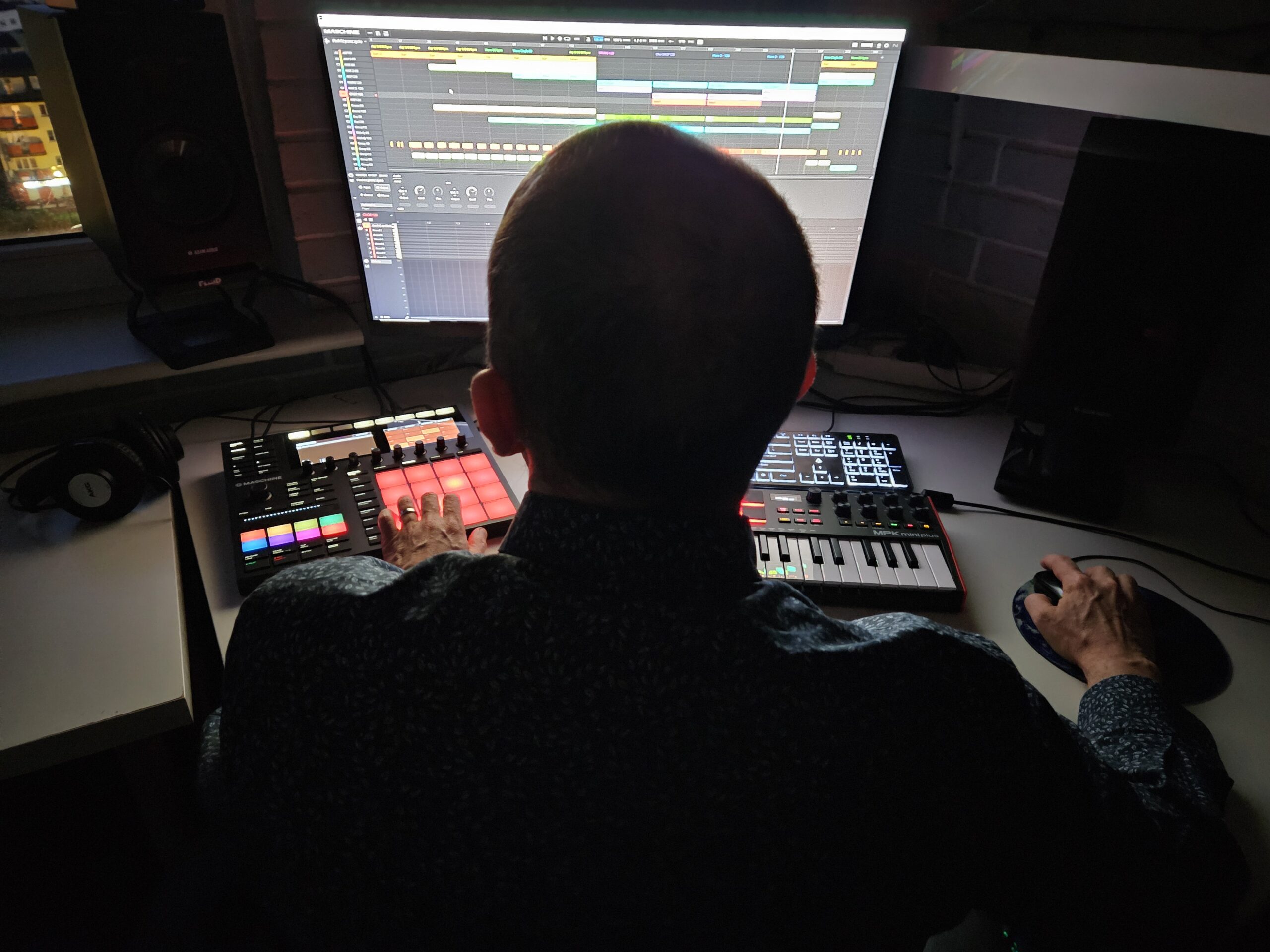 CROSIDE Electronic Music Producer Studio